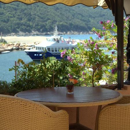 Готель La Calypso Porto  Екстер'єр фото